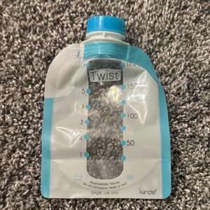 6oz Kiinde Twist breast milk storage bags